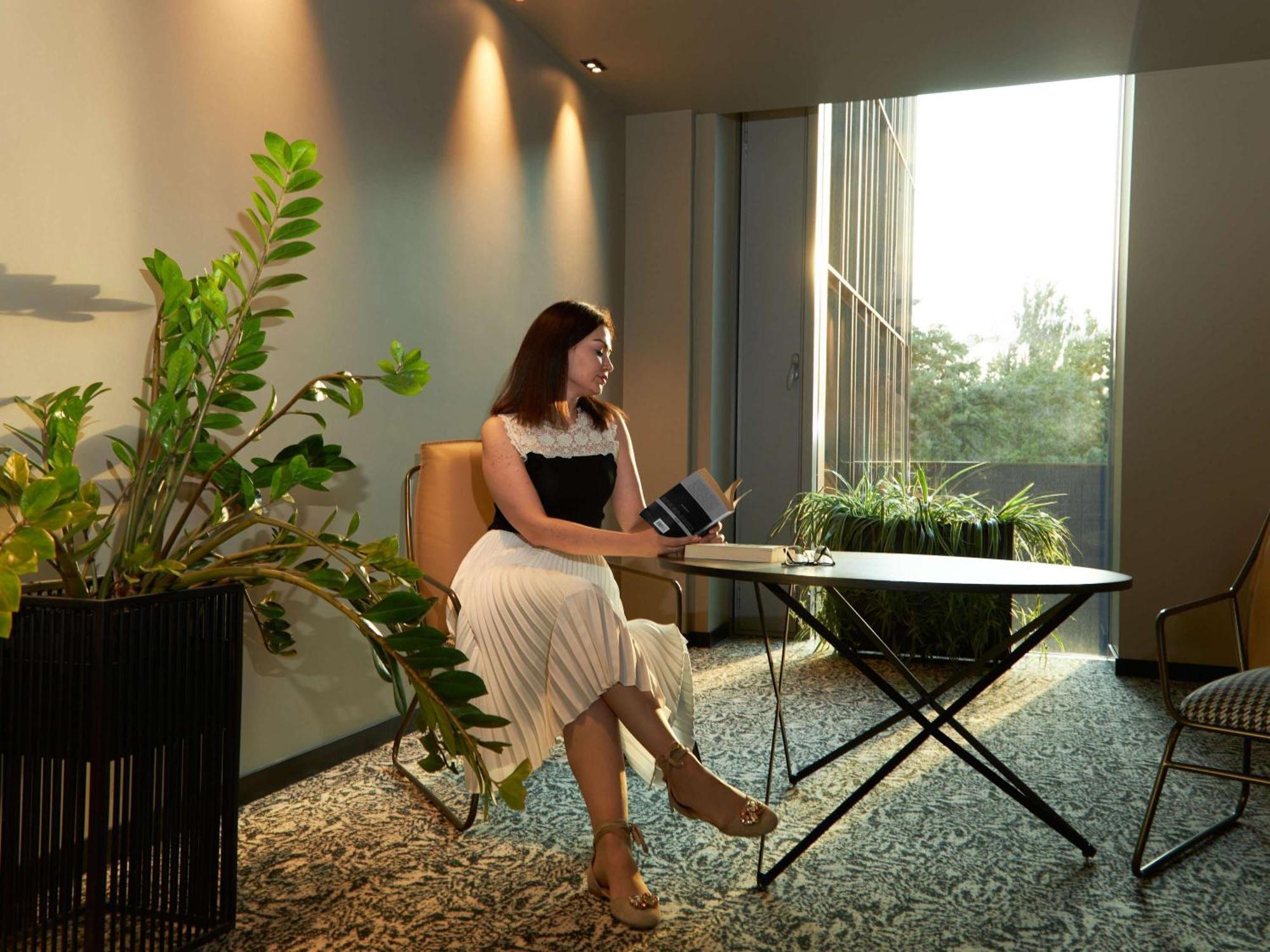 Novotel Living Almaty Jetisu Экстерьер фото