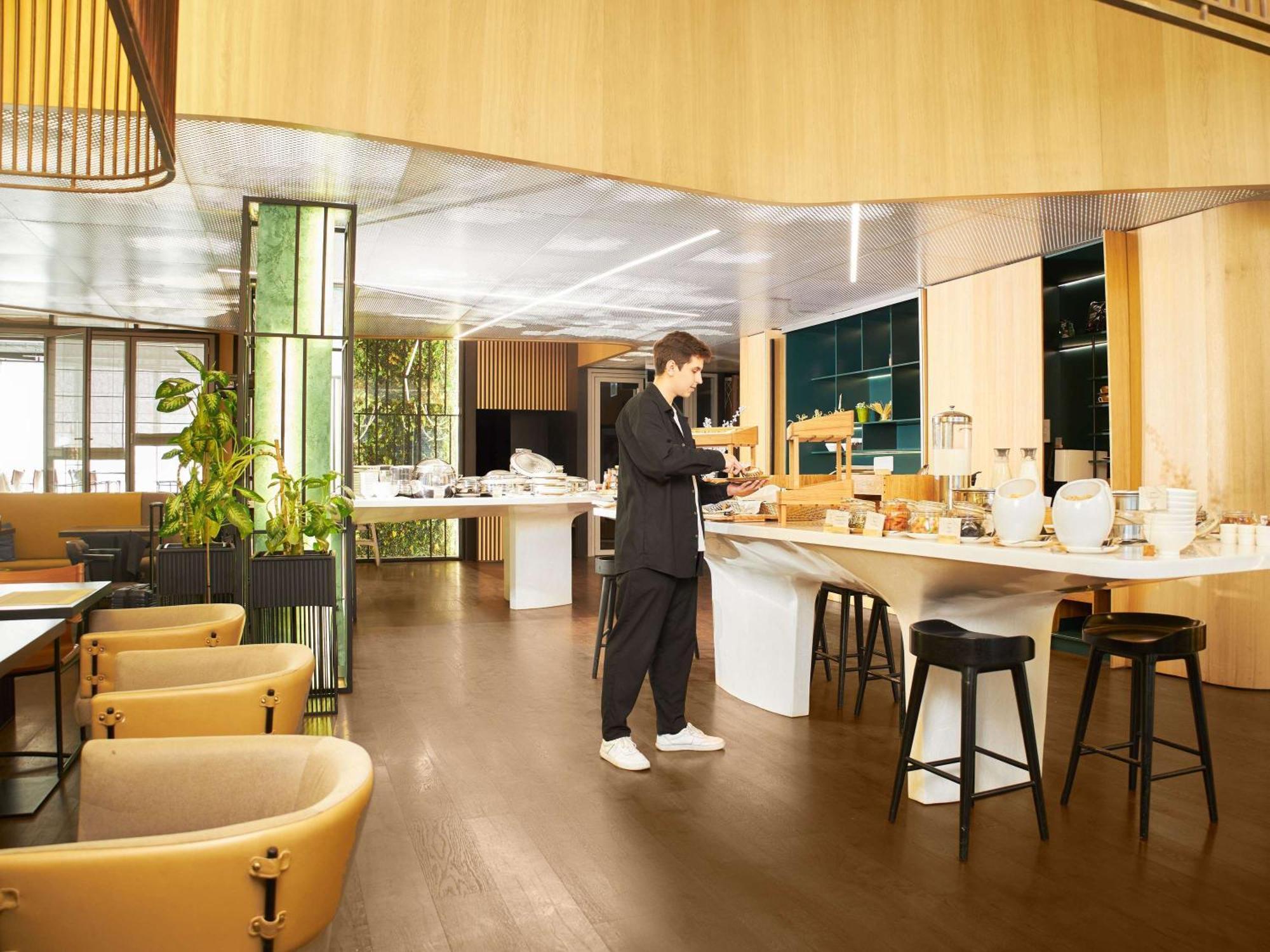 Novotel Living Almaty Jetisu Экстерьер фото