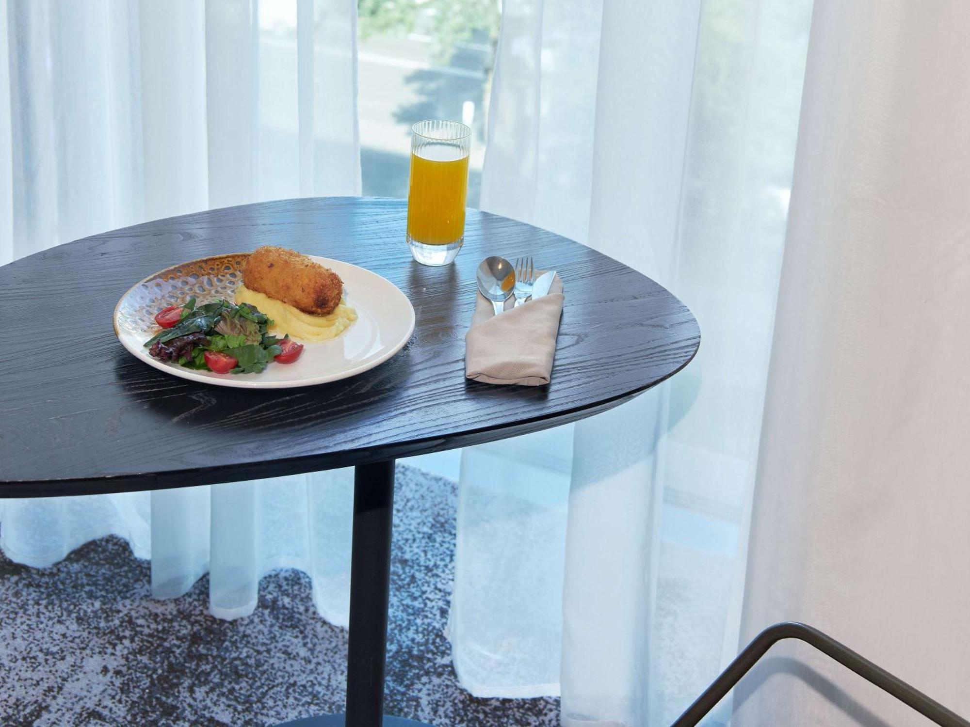 Novotel Living Almaty Jetisu Экстерьер фото