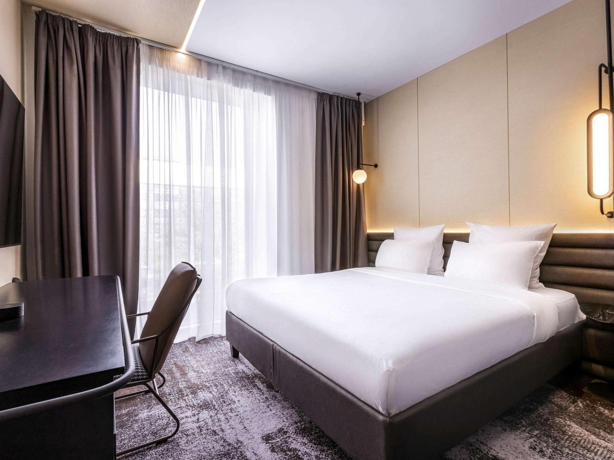 Novotel Living Almaty Jetisu Экстерьер фото